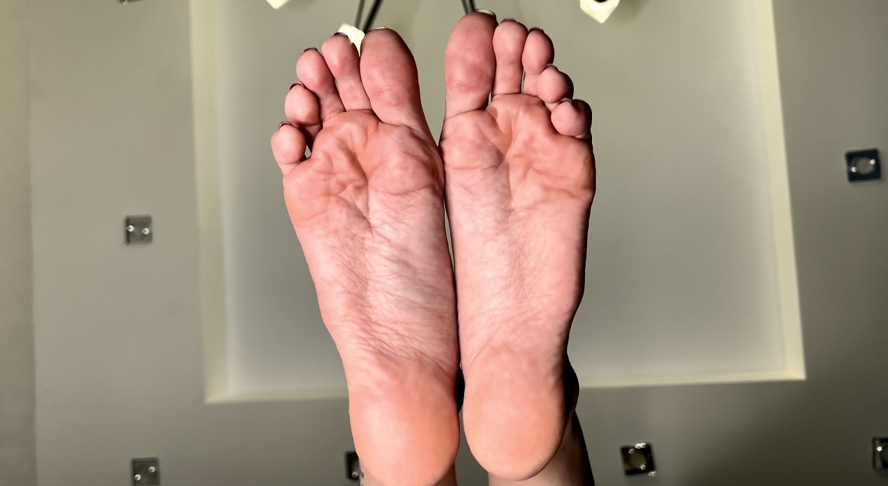 My bare feet and pretty pink Soles with long toes, toe wiggling