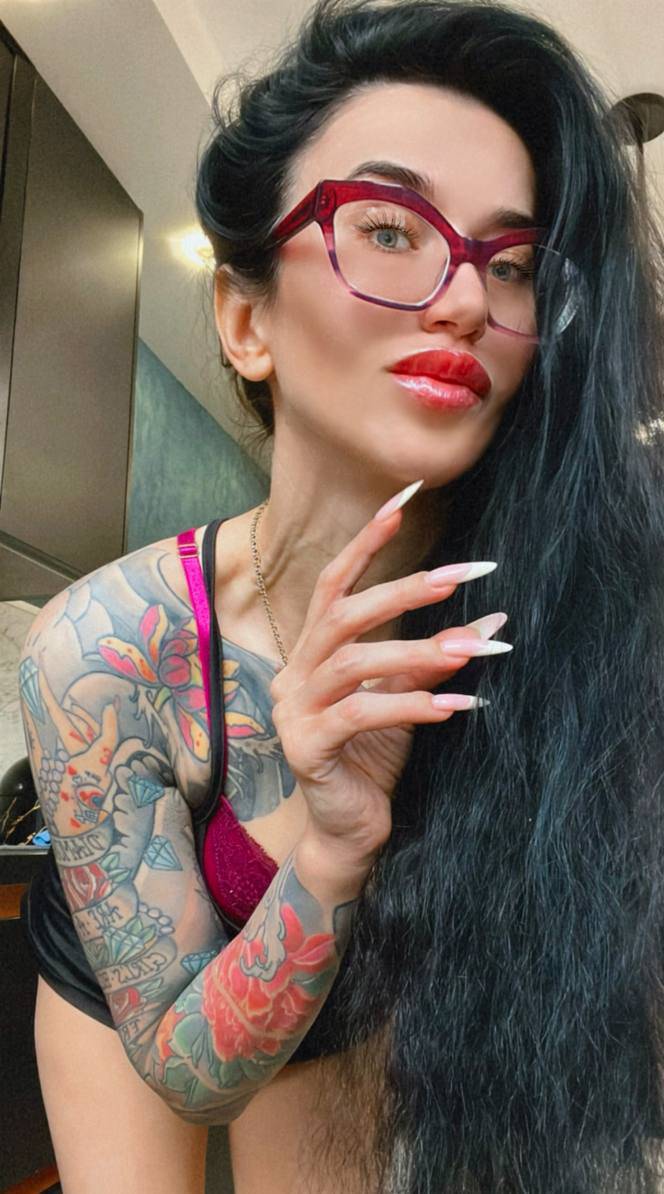 Long nails, french manicure and handjobs with spit