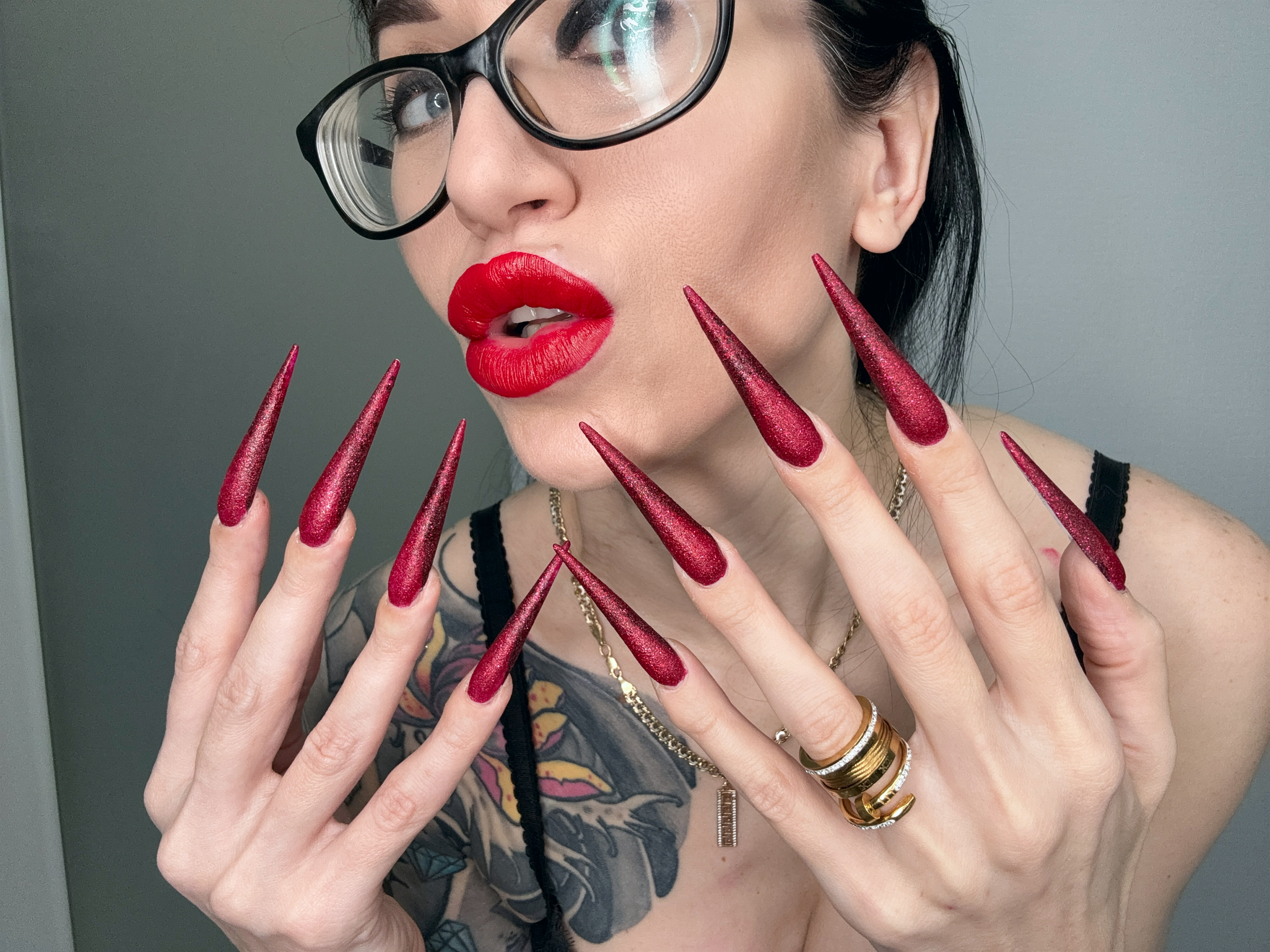 RED Long nails, sharp stilettos, long fingers sucking, lace lingerie on me