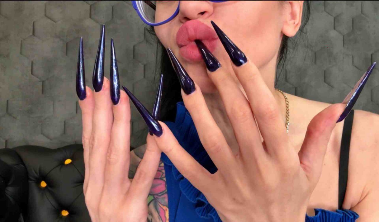 DARK blue long nails, sharp stilettos, long fingers and Leg Skin scratching