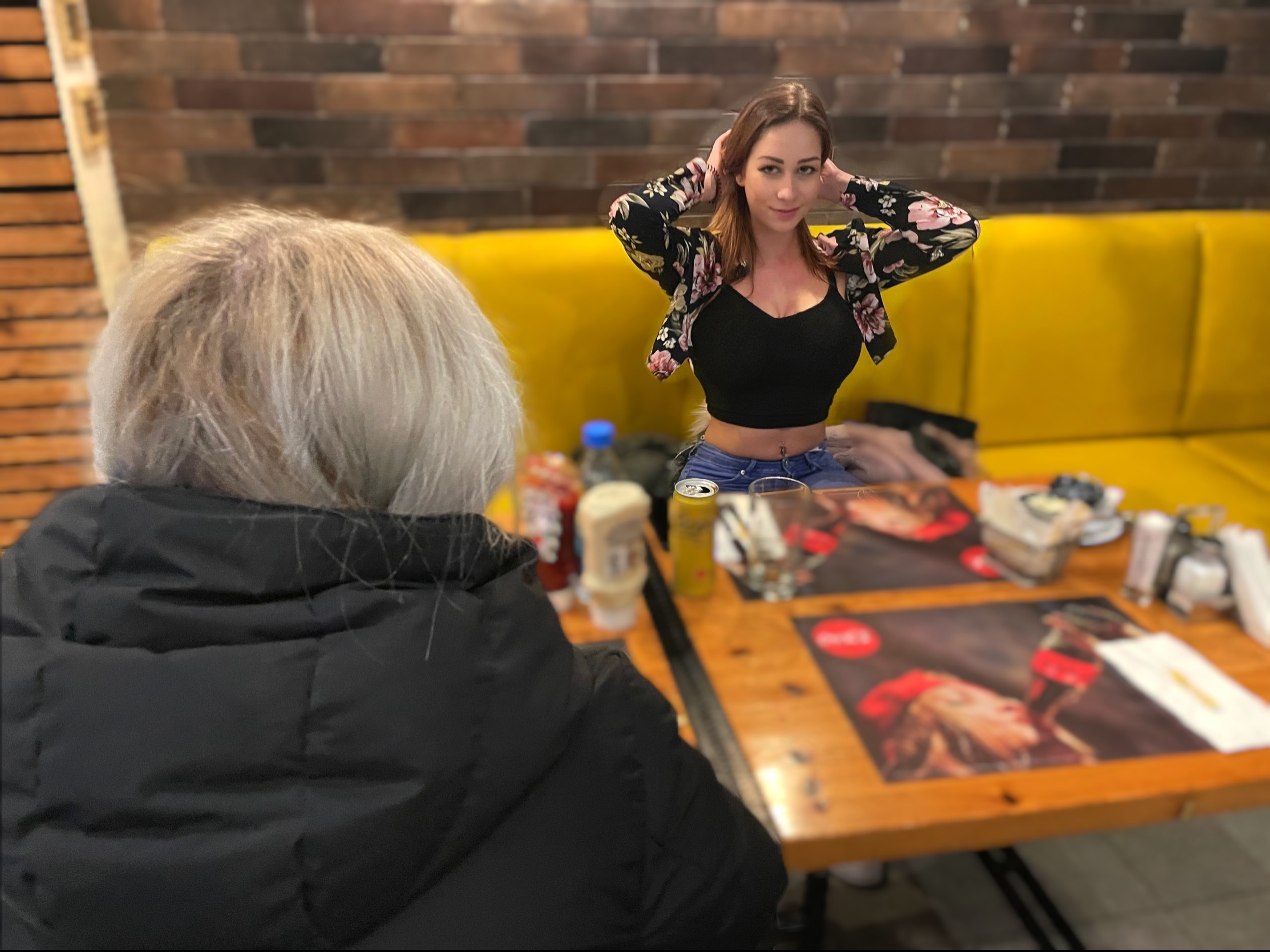Spontaneously fucked by a fan in the restaurant! I offer myself as a sweet dessert!