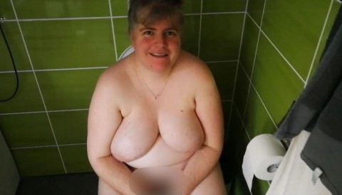 Amateure Grossmutter Toilette Orgasmus