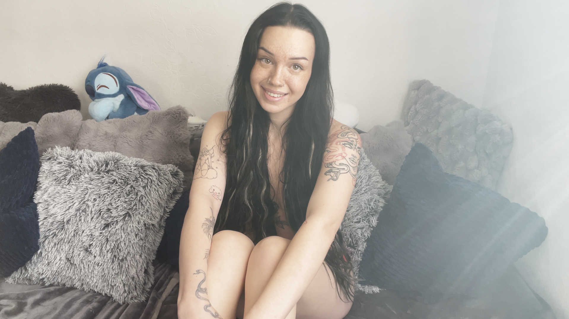 I'm overcoming my limits!! My pussy shown on the internet for the first time!