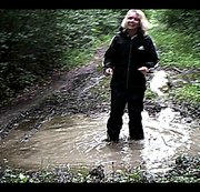 DIEDUNKLEMEL: Beim Pfützen Springen Download