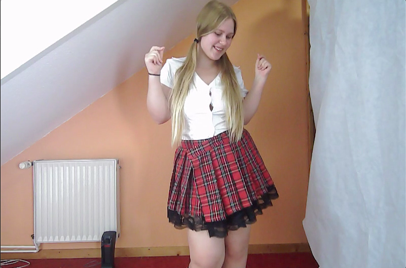 My first time COMPLETE NAKED in front of the camera! - I'll strip for you;)