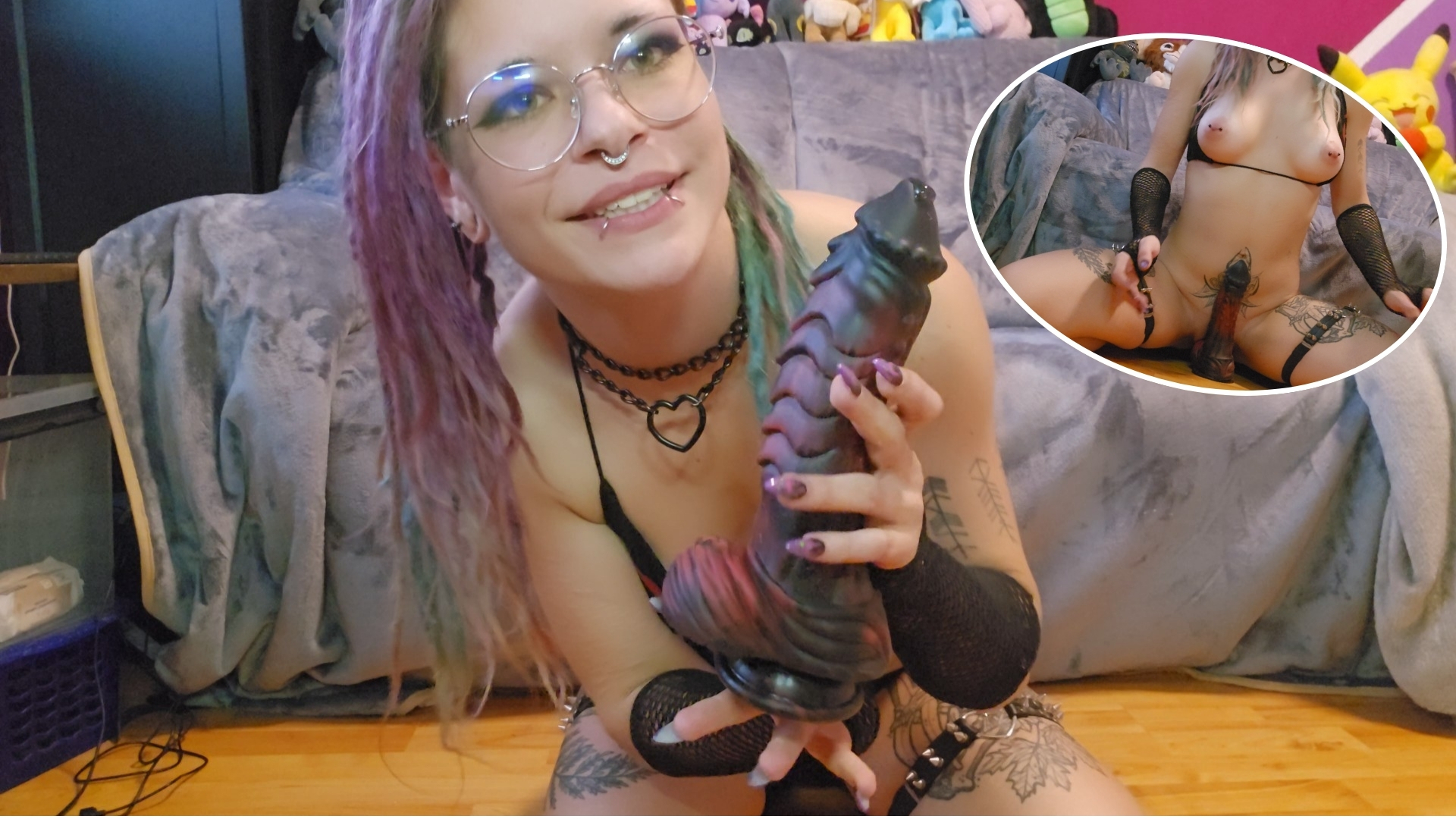 AWESOME!!! MONSTER DILDO FROM SPACE!!! THIS MIGHT HURT A LITTLE BIT