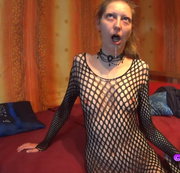 SQUIRTING-KIRA: Tief in den kleinen Fickhals Throat Shot Download