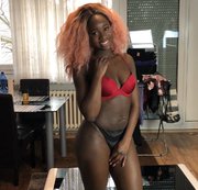 SARAH-BROWN: Erst twerken und dann Schwanz abreiten! Download