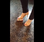 MISTRESS_KITTY: Trampling einer Sektdose Download