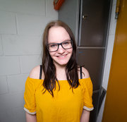 LINA-KLEIN: Chef fickt mich in der Umkleidekabine! - Chef kriegt nicht genug. Download