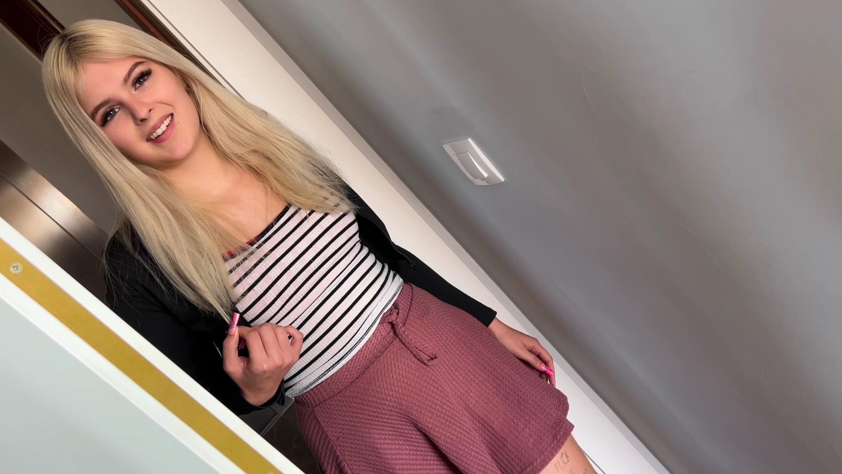 New neighbor? I'll suck his cock dry!