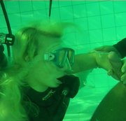 GINA-BLONDE: Der Unterwasser Fick im Tauchbecken teil.4 Download