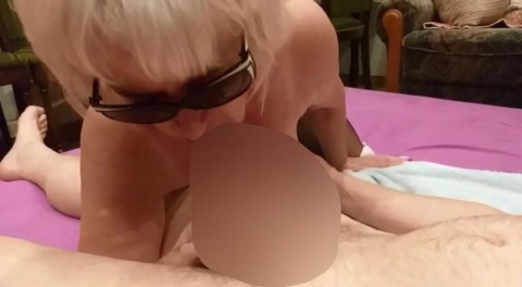 Dame Muschisaft Braungebrannt Lutschen