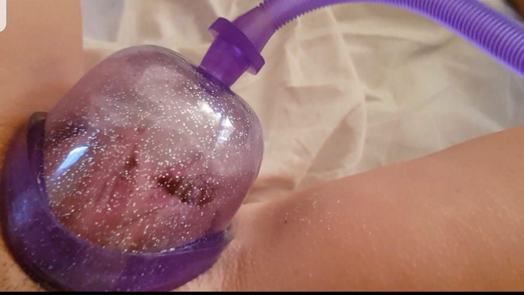 My first time with the pussy pump