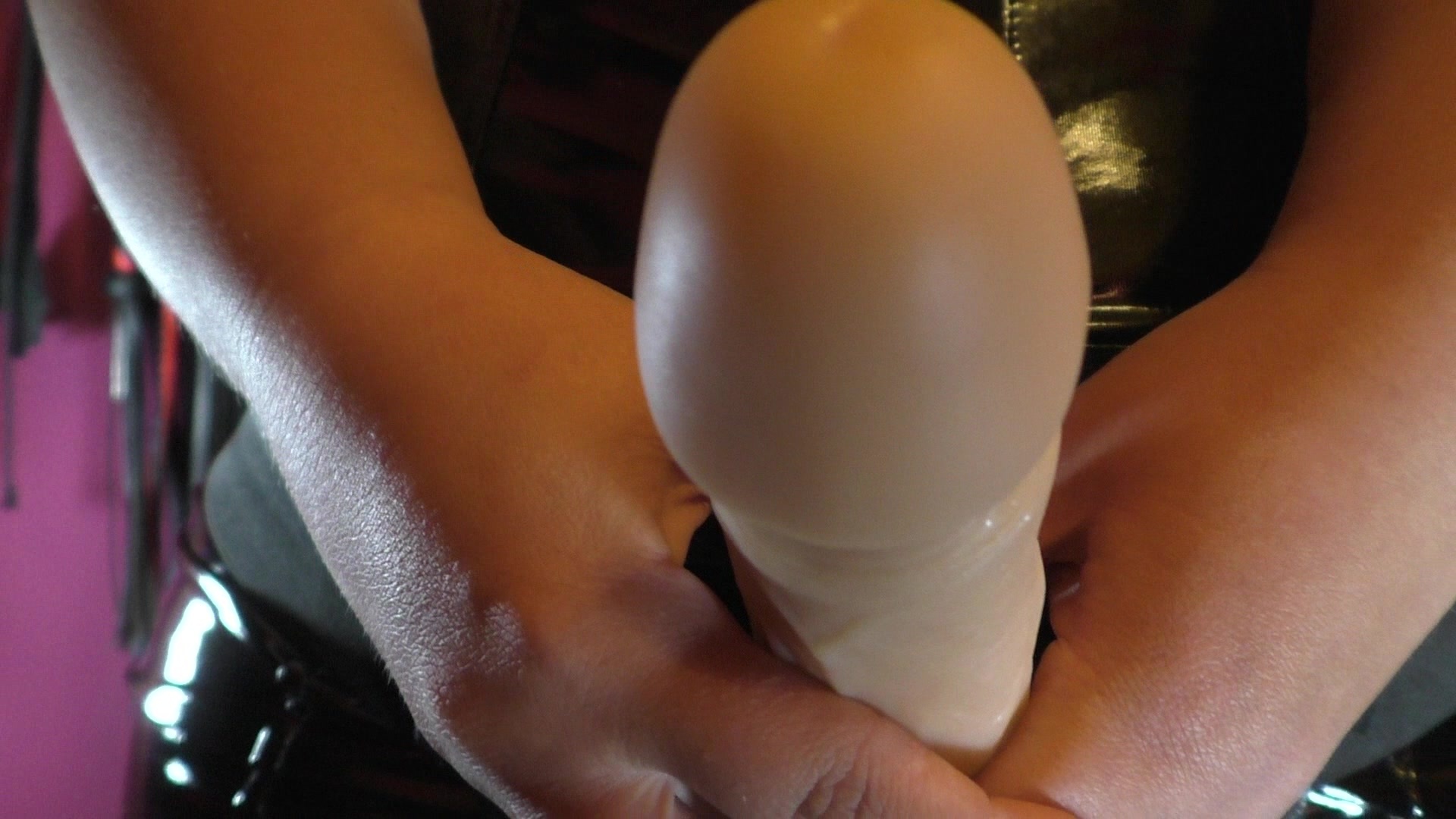 Blow the strapon of your lacquer mistress
