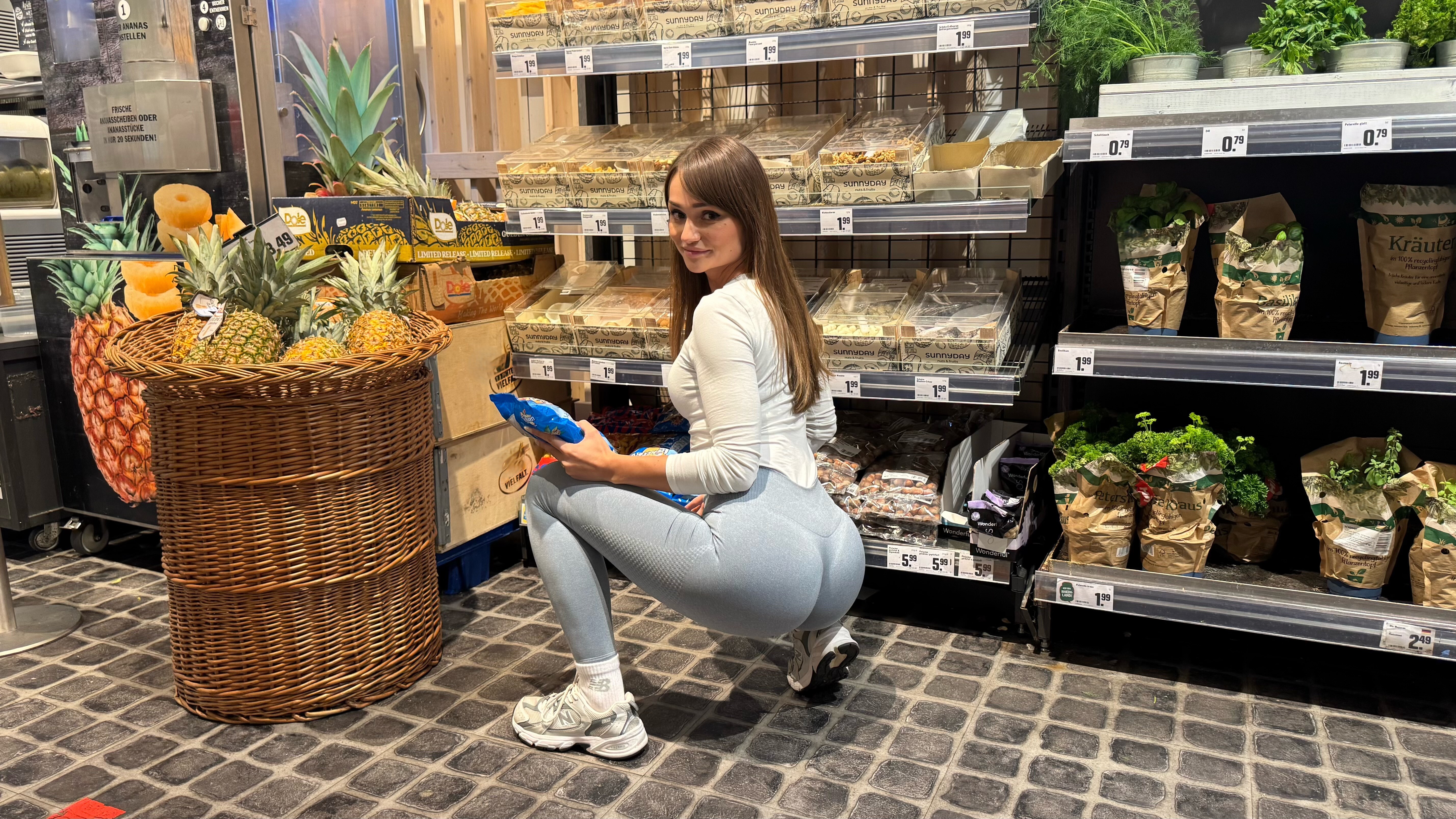 Supermarket employee fucks me in the ASS!