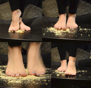 CUMMYSOLES: Ich crushe Kekse mit meinen heißen Barfuß Sohlen! Download