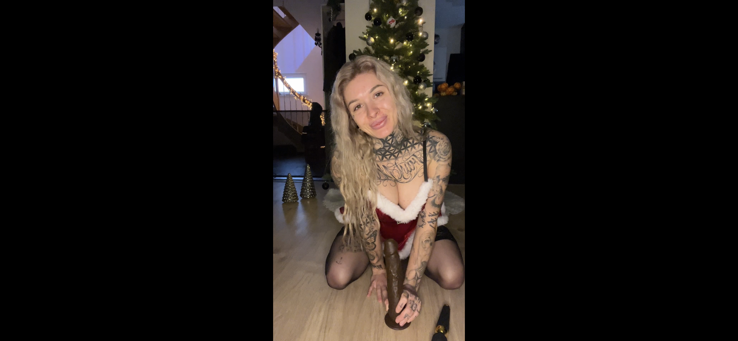 XXL dildo and mega squirt under the Christmas tree
