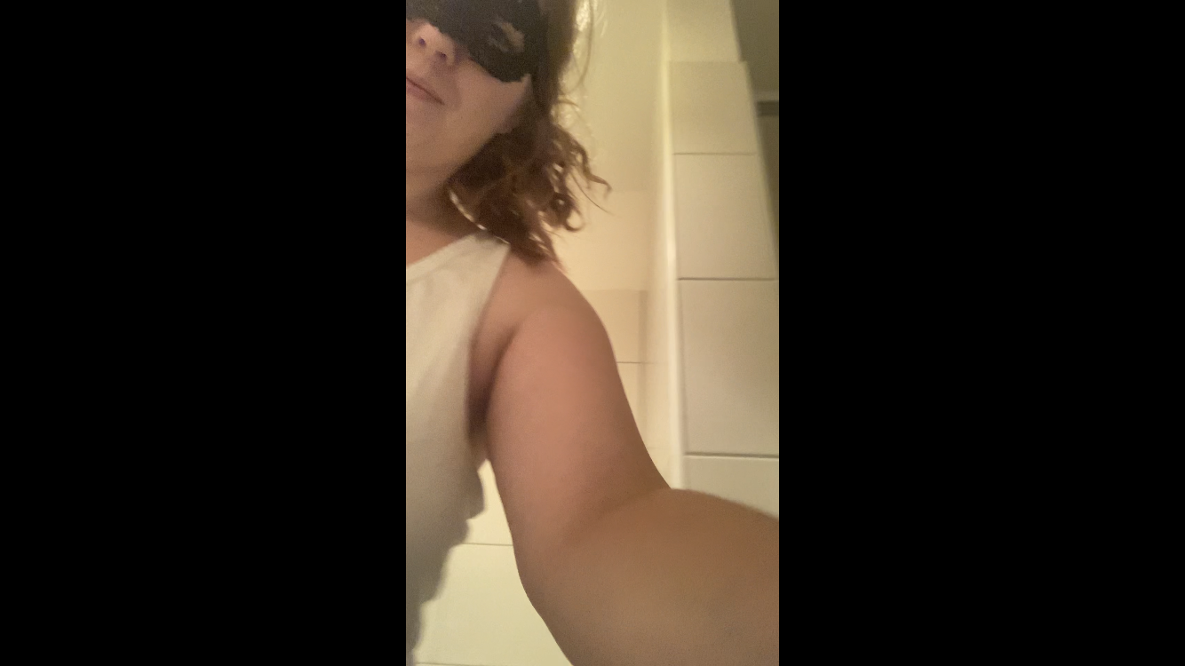 Huiuiui FIERCE my 1st pee video did I really do it?