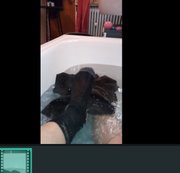 HUNGRIGESBIEST: Vollgepisste enge Hose und Socken schwimmen im Badewasser Download