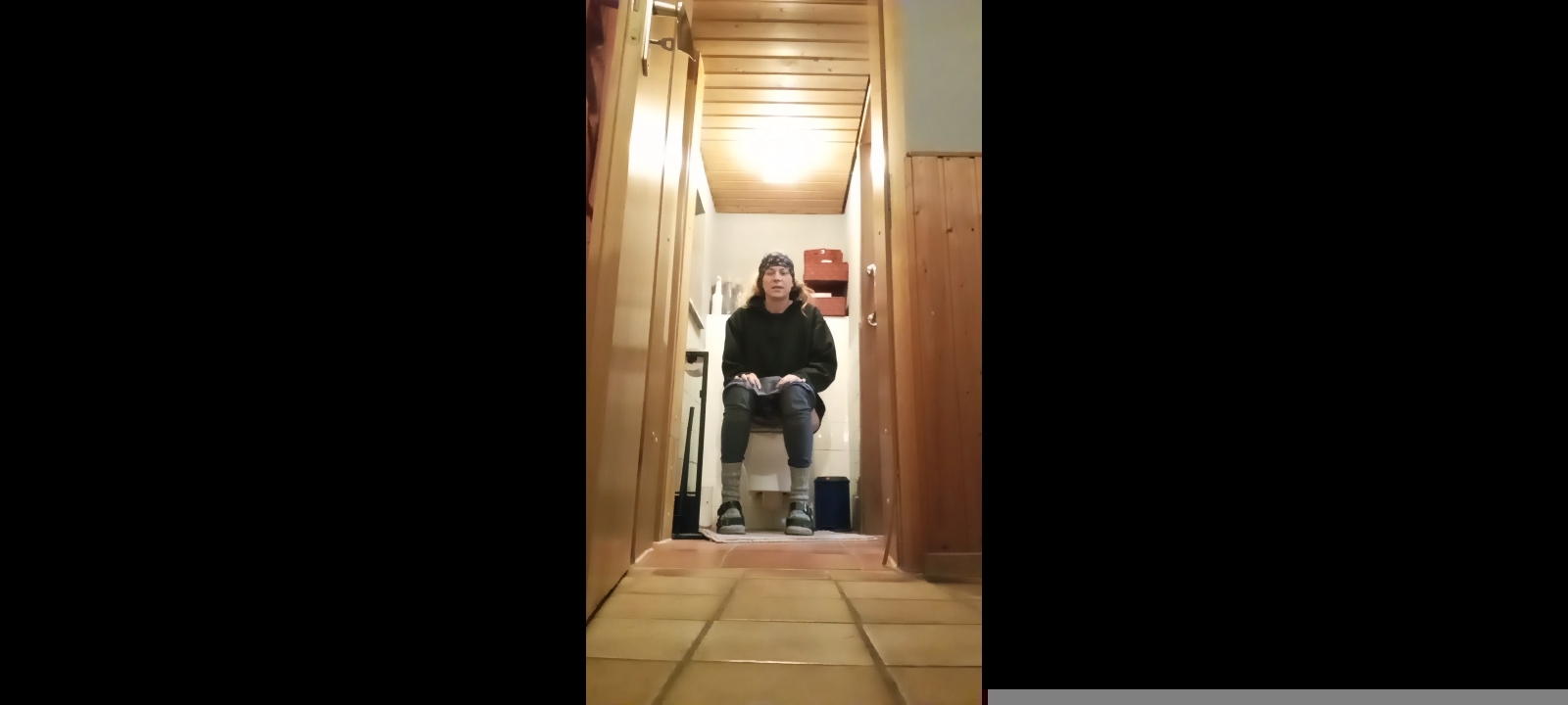 An explanatory video on how a man urinates standing up is primitive.