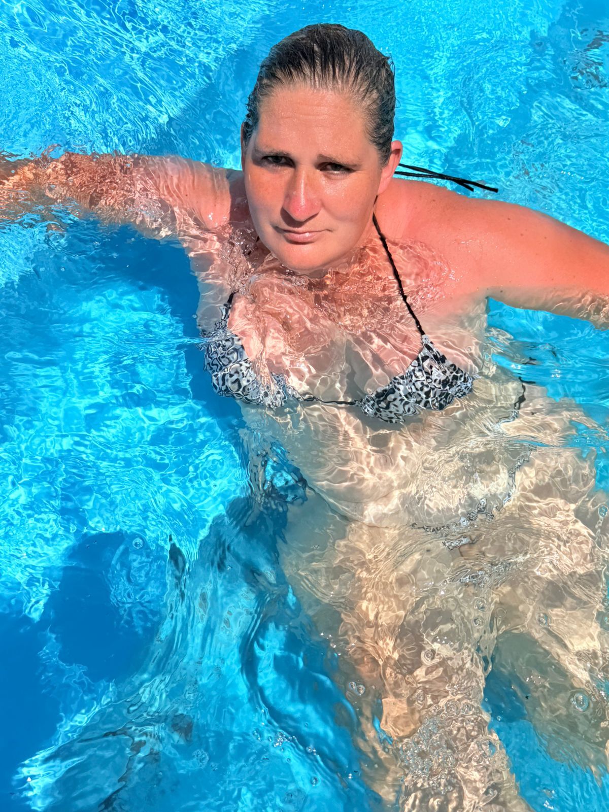 Winter? No, I'd rather have a pool and sun! (No sound)