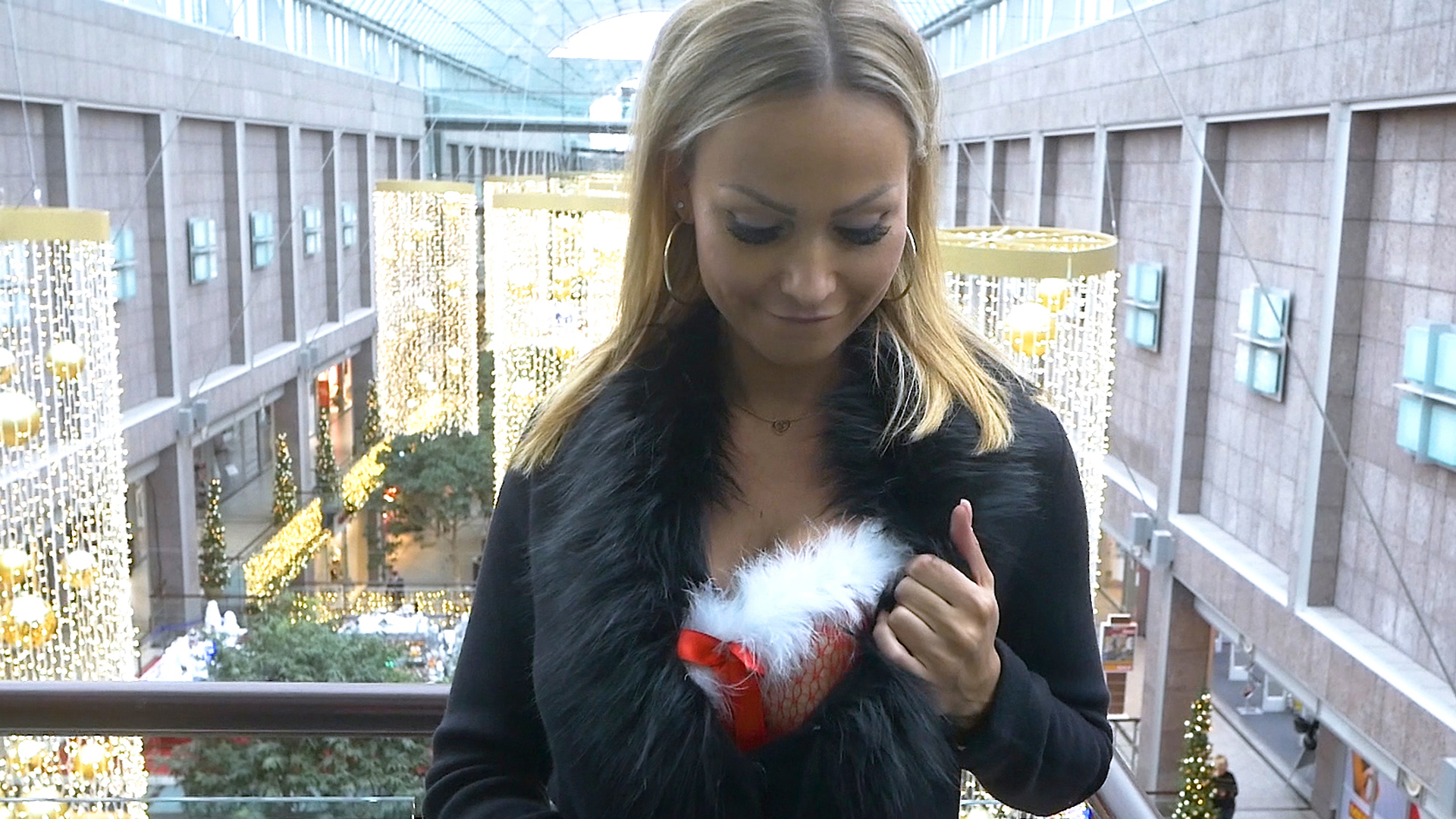 Sexy Santa - My first time in the department store!