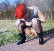 SUNNY-SIN: Erwischt worden bei pipi machen auf Parkplatz Download