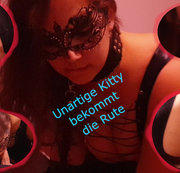 KITTY-DESA: Unartige Kitty bekommt die Rute Download