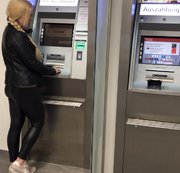 DEVIL-SOPHIE: Öffentlich in die Bankfiliale gepisst - bis nach Hause schaffe ich es nicht mehr !!! Download
