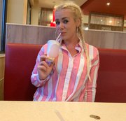 DEVIL-SOPHIE: MEGA PUBLIC Burger Laden Blowjob unterm Tisch mit Facial - Spermawalk aus dem Laden :P Download