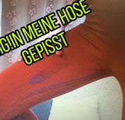EVA_HONIG: ICH PISSE ZUM ERSTEN MAL IN MEINE HOSE! Download