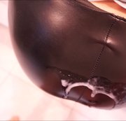 LIEBES_FRAEULEIN: Beim Abwasch auf ihren Leder Arsch gewichst Download