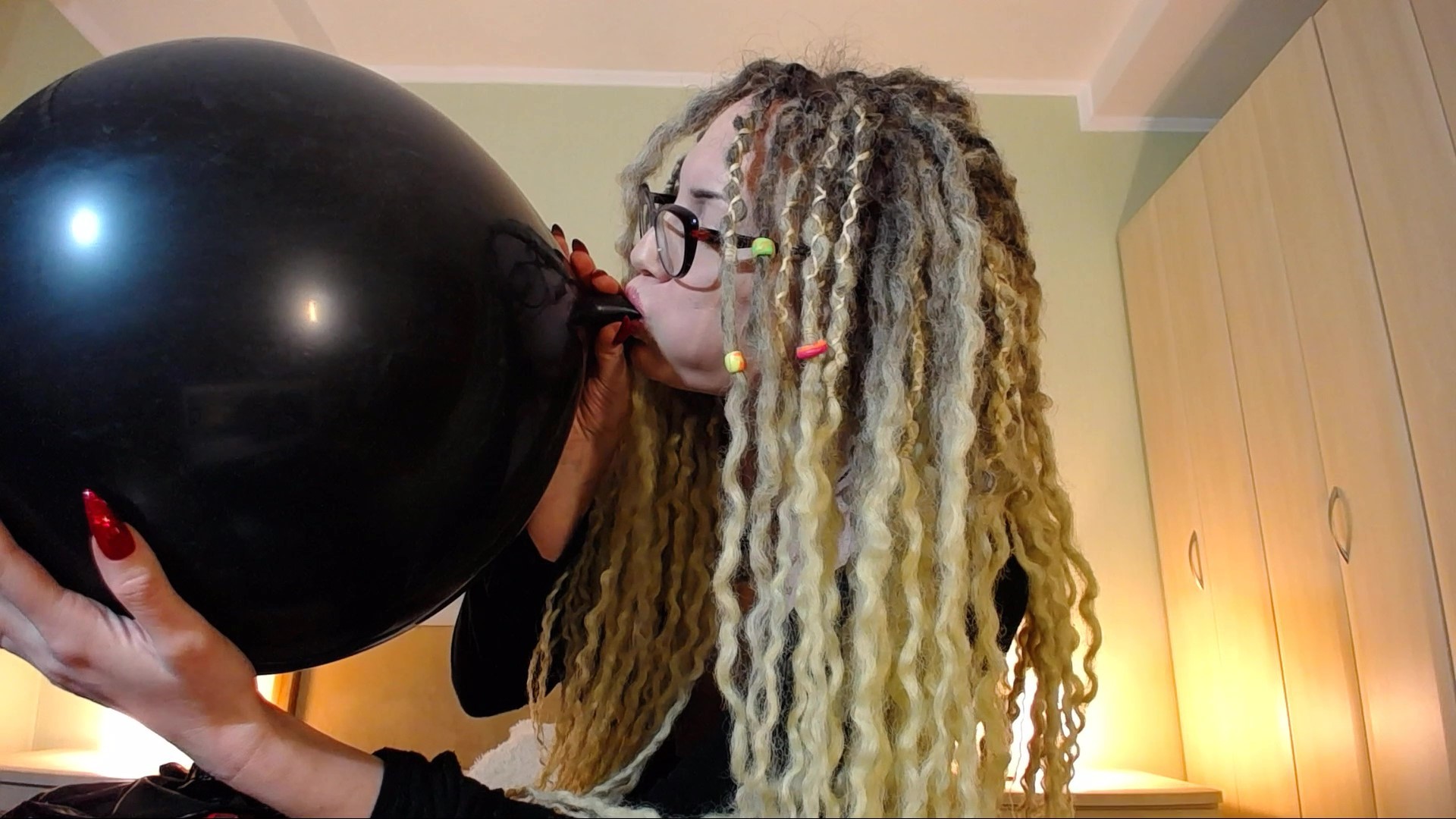Big black ballon blow (without sound)