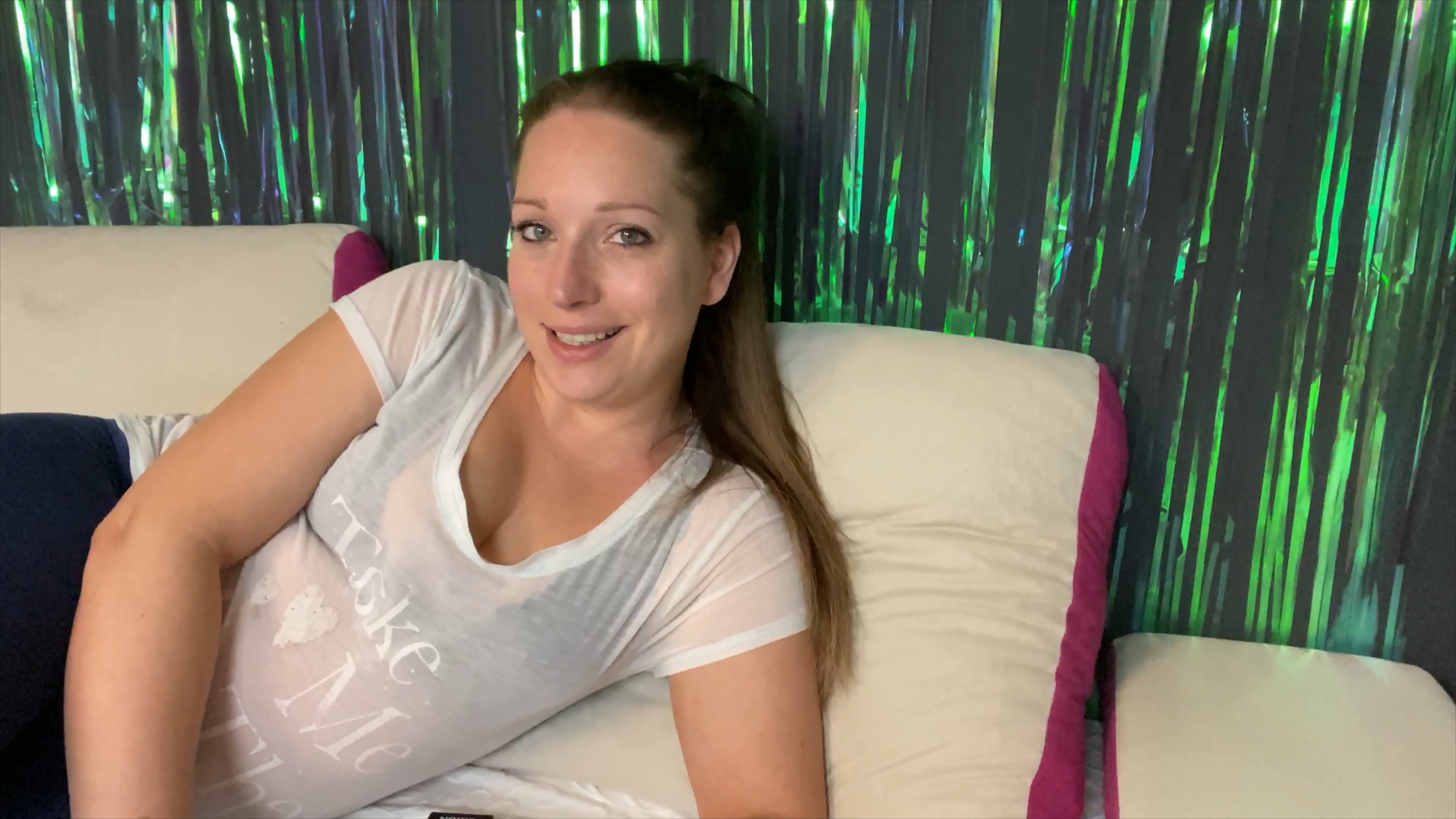 HalliHallo - My 1st video introduce me !!!!