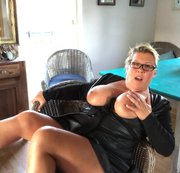 MISS-BUSTY-MILF: Leder, Lust und rheinische Kurven Download