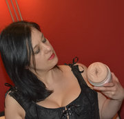 MISTRESSCOCO: Wichsanleitung mit Travelmuschi Download