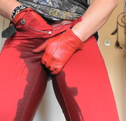 DESTINYQUEEN: knall enge rote satin hose und rote leder handschuhe Download