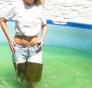 FETISHALINA: In Waders mit Jeans und nassem T-Shirt im Pool Download