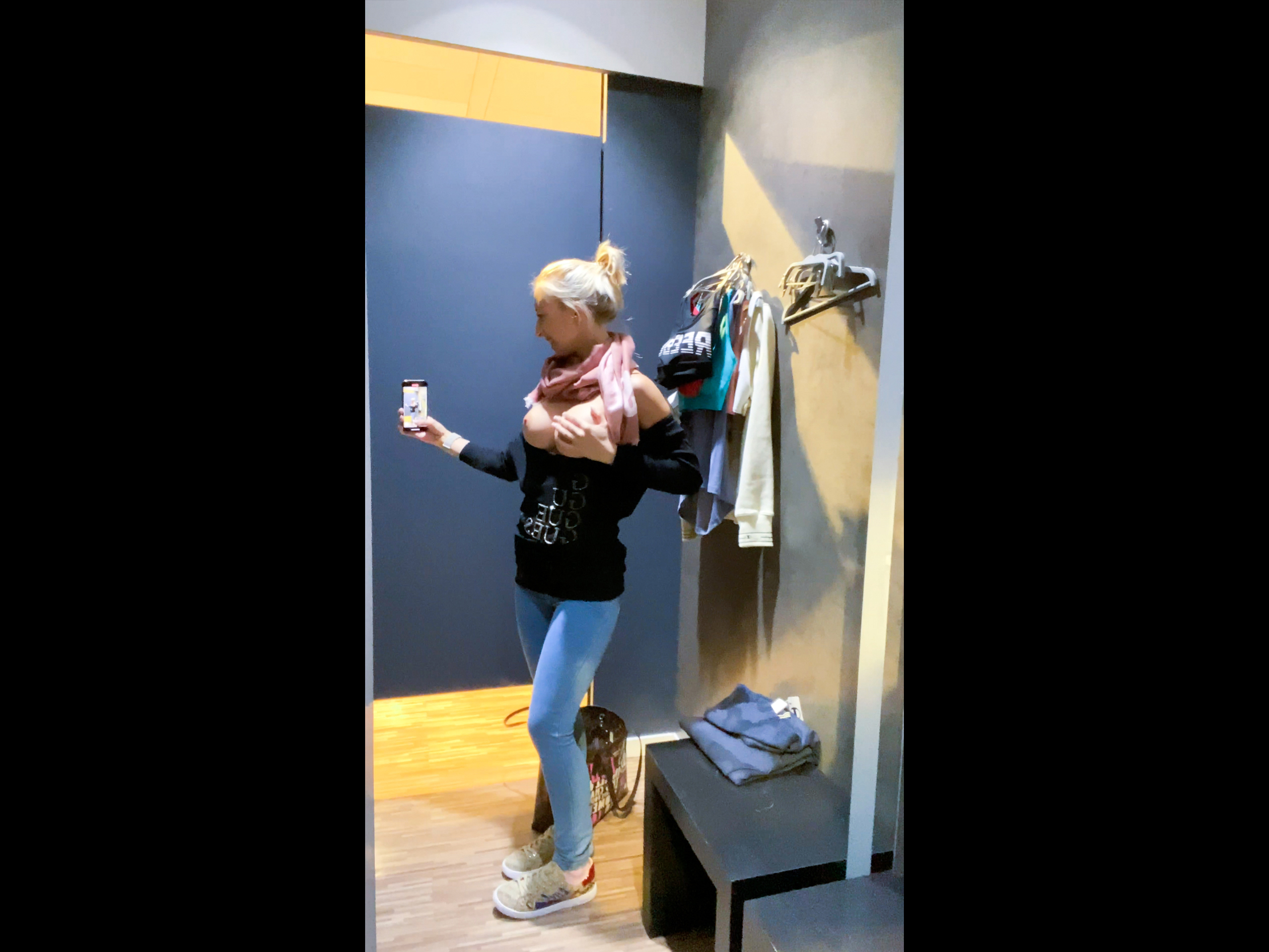 I got myself shopping in the locker room!